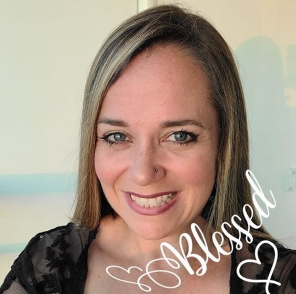 Meet your Posher, Sariela